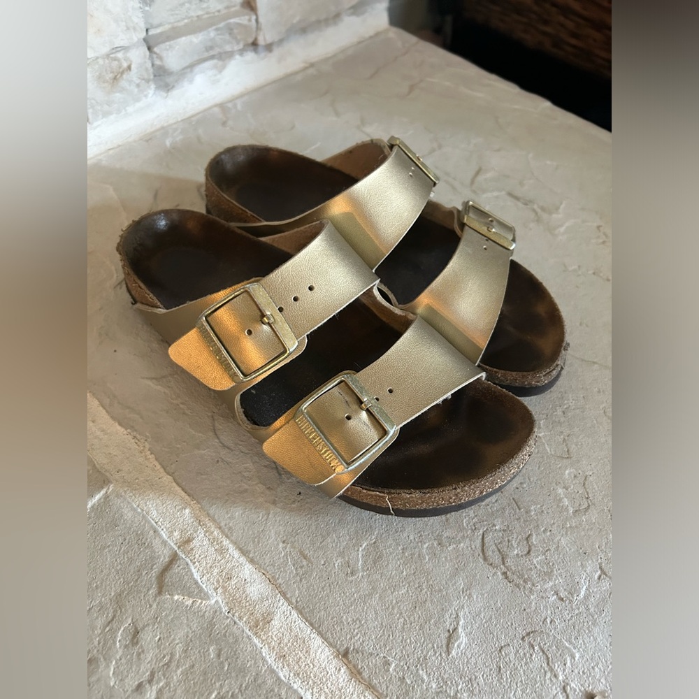⭐️Birkenstock Arizona Sandal, gorgeous metallic gold. Size 37